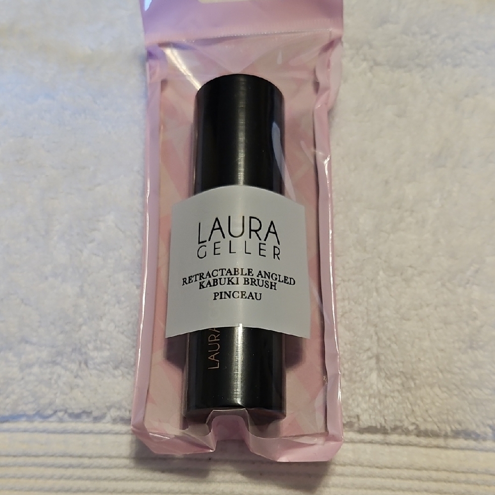 Laura Geller Retractable Angled Kabuki Brush - Elegant Black